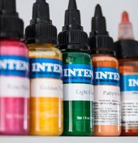 Tattoofarben: Zwischen Handwerk, Regulierung und künstlerischem Ausdruck