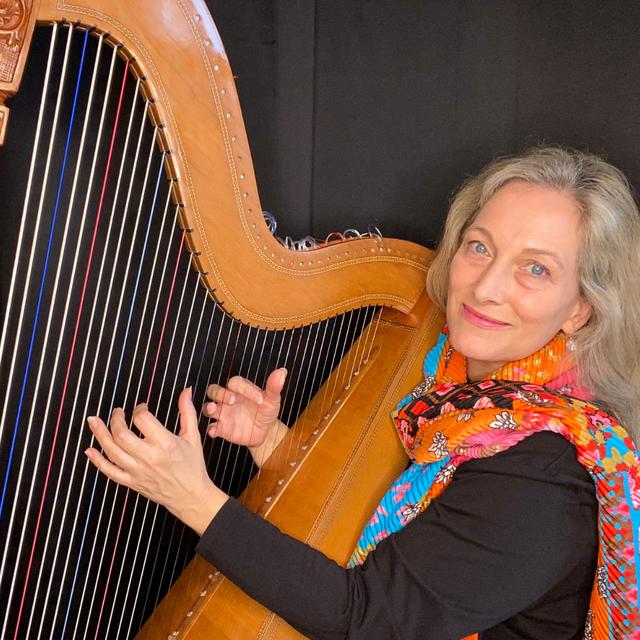 Learn to play the paraguayan harp with Daniela Lorenz